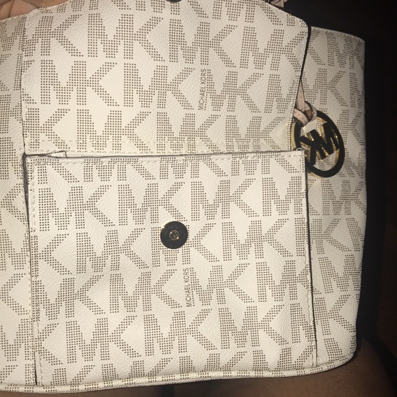 Authentic Michael Kors purse - Picture 10 of 11